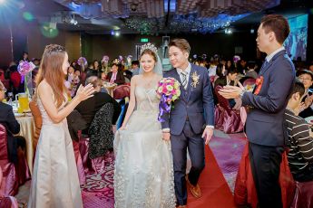 禮服出租 首選最愛 婚紗禮服，各式款式 晚宴禮服、新娘禮服、晚禮服 供挑選。#禮服出租 #婚紗禮服 #晚宴禮服 #新娘禮服 #晚禮服